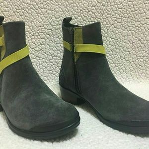 SOLD! KEEN Boots
